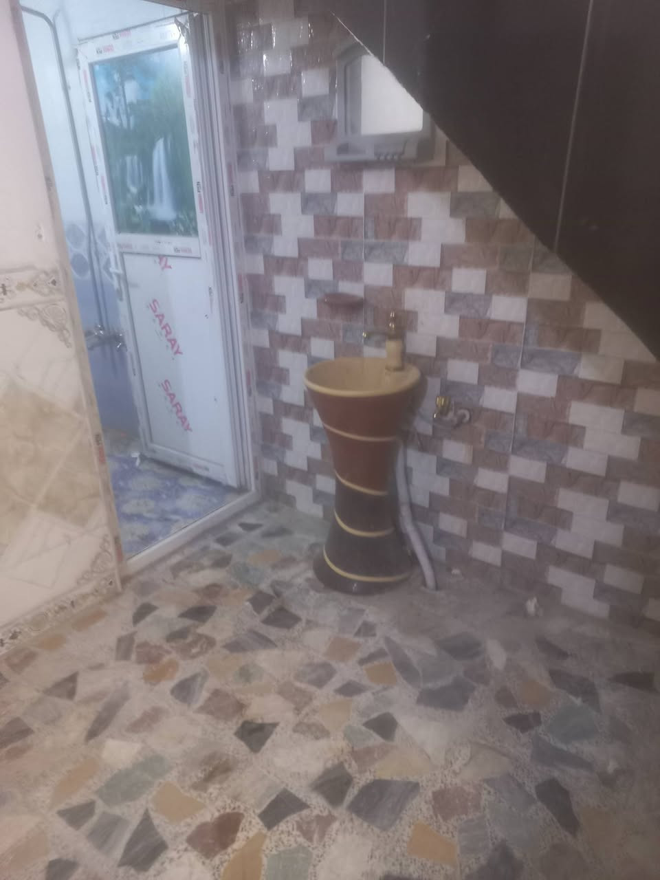 ١٠٠م جديد للرهان حي الوفاء 
بيت جديد طابق واحد
سعر / ٣٥
مواصفات / غرفة وصالة واستقبال ومطبخ وصحيات 
تواصل / ***********
