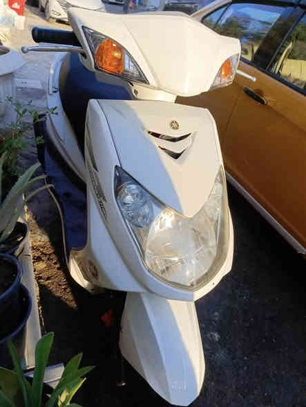 السلام عليكم دراجة سكنس فحل كابريتر صارله سبوع نازلة من الرمبة زيرو ملحة ماشية (19 الف) بس وكالة شرط  الدراجة قبق كلج ممفتوح مكفولة كفالة عامة جيب كوستر مال فيترية وتعال السعر مليون 200 الف وبيه مجال للشراي وذا معجبك السعر تلكا الاحسن سوك كلشي بي وكلشي بسعرة العنوان (بغداد) رقم (***********)
