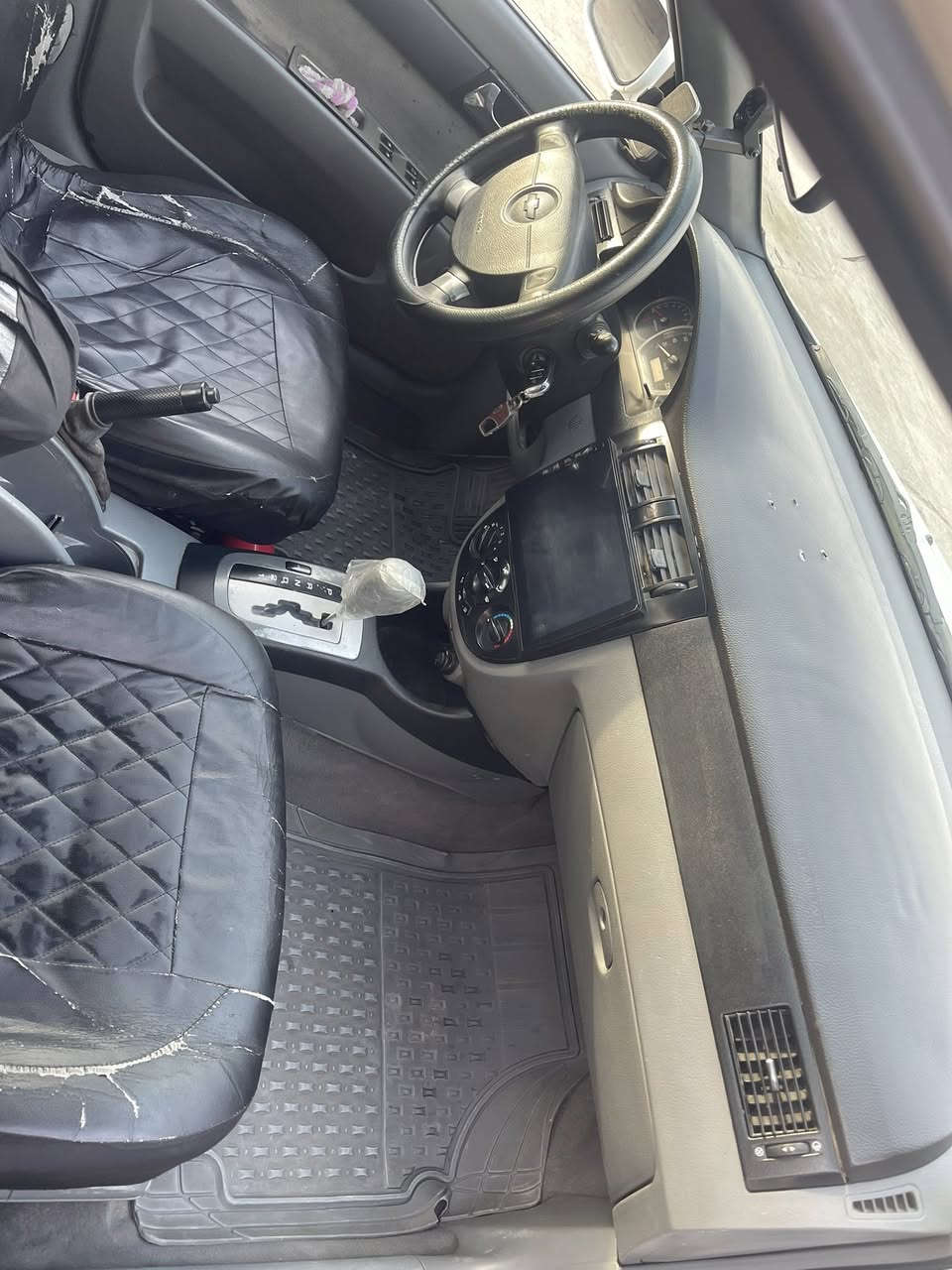 سلام عليكم اوبترا  موديل 2012 سياره بيه صبغ3 قطع بدون دواخل باقي مكفول  كير ومحرك مكفولات سياره نضيفه وخير من الله كهربائيات كله شغاله تبريد ثلج غرفته حلوه تحويل ثاني يوم سنوية جديده رقام نكليزي  صدر مامي خلفي جديد كامله سياره من كلشي السعر (70$$)بيه مجال
مكان بغداد الاعظميه الاتصال على الرقم ***********
