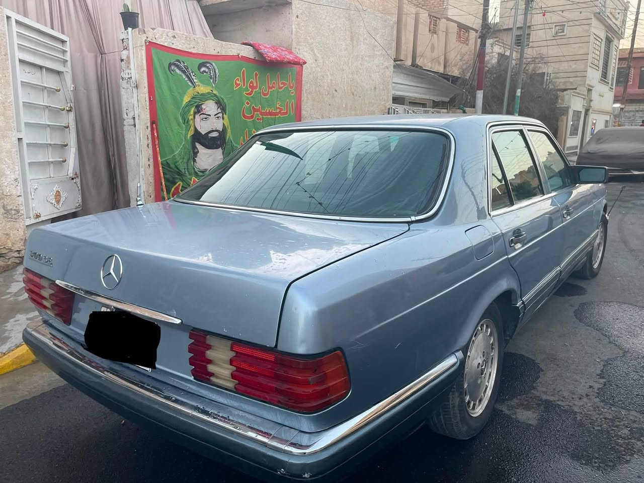 السلام عليكم سياره مارسدس للبيع مديل ٩٠ السعر ٨٠  بيه مجال على خاص هاتف*********** واساب موجود
