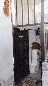 دار للبيع.  زراعي سند 25.  مساحه 100 متر قاطين. مثل مموضح بلفديو العنوان جسر ديالى.  شارع الحدادين ثاني فرع ع يسار.  سعر. البيت 68.   (*********** )
