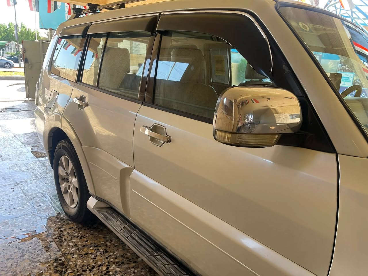 باجيرو حبتور موديل 9 🚗 للبيع مكانها في بغداد منطقة زيونه : 
سيارة فول مواصفات (خليجي) رقم بغداد – بحالة جيدة 
 فتحة السقف: فتحة دمام
 كشنات جلد بلادي (كهربائي) مع التدفئة والتبريد
 التبريد: تبريد 3 قطع 
 التحكم: تحكم أزرار مقود (ستيرن) 3 جهات
الإضافات والتجهيزات:
⭕️شاشة وكاميرا 
⭕️ إشارات ضوئية بالمرايا الجانبية
⭕️ حساسات خلفية
⭕️ التيارات الامامية جديدة والخلفية بحاجة الى تبديل 
⭕️منظومة غاز : بحاجة الى صيانه فقط 
⭕️كير محرك بحالة جيدة جدا 
⭕️بحاجة الى حدادة خلفية
السعر:
 115 ورقة (وبيها مجال)

للاستفسار الاتصال على الرقم 
‪***********‬
