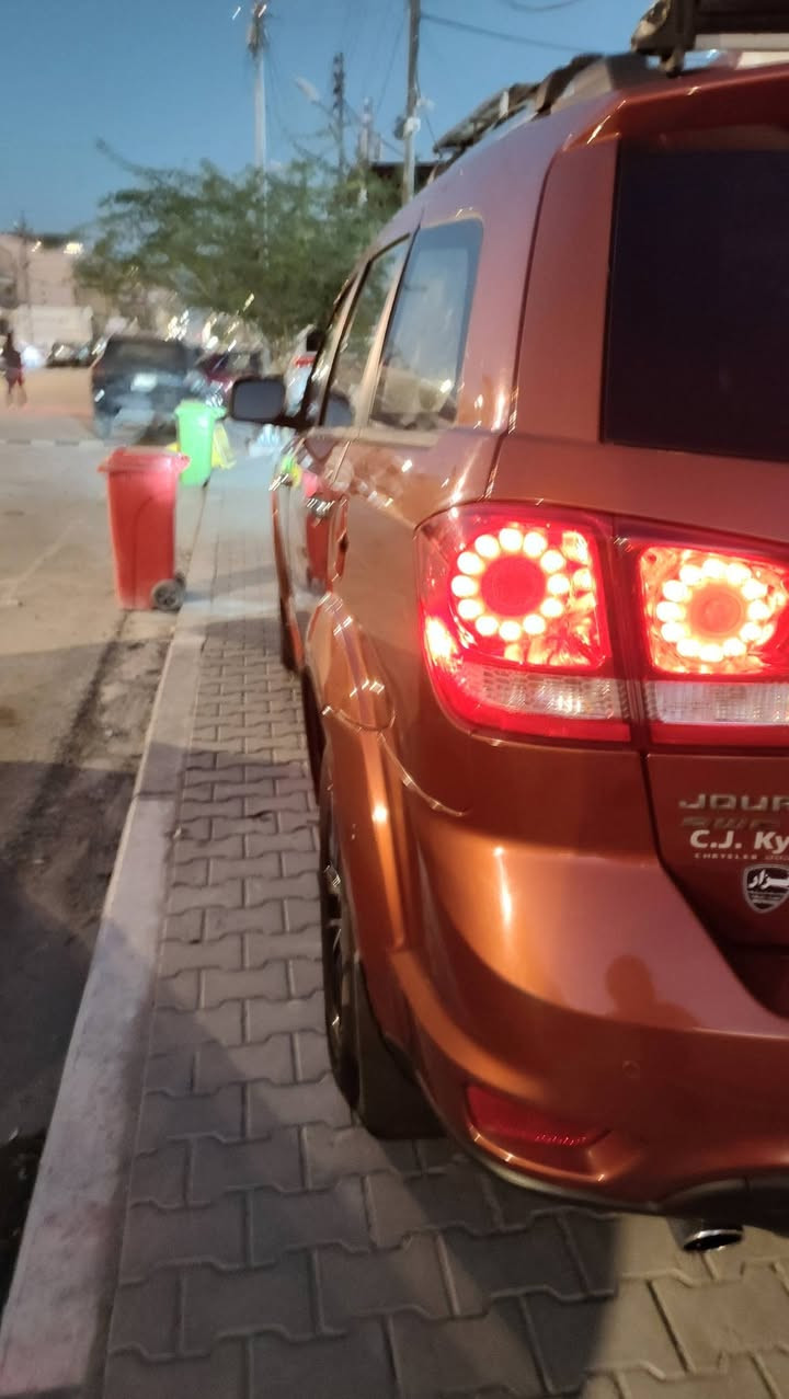 دوج حوراني مكينه 6سلندر3600المقاعد5 رقم بصرة بسمي كشنات جلد شاشه كبيرة حساسات خلفيه كامره هوك بلاد فتحت سقف بصمه تشغيل عن بعد الارضيه مدوشمه جلد كشنات جديده بيها تلبيسه قطعتين صبغ مدكر الامامي الايمن والبنيد للجماليه فقط ***********بي واتساب
