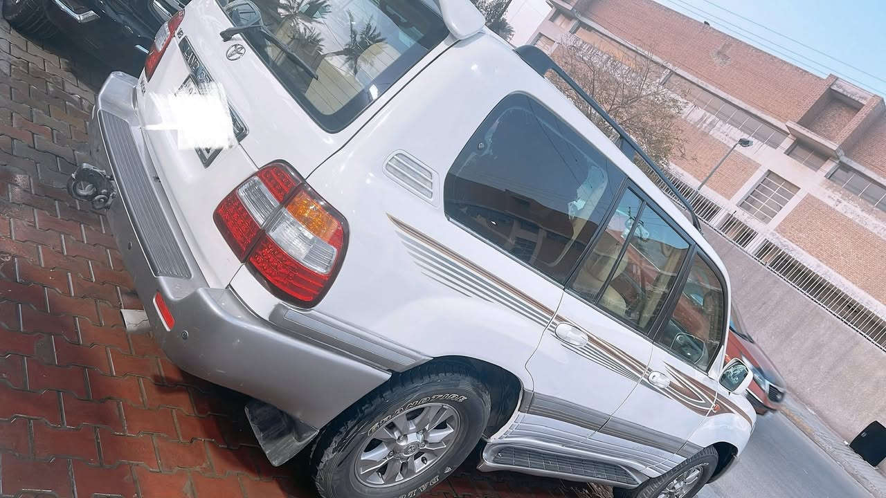 لاند كروز 2005. Vxr. فول مواصفات
محرك 8 سلندر  جكات كشنات جلد كهرباء 

امامية استيرن كهرباء ثلاجة 7 راكب تبريد 3 

قطع تحكم استيرن فور ويل سلايت فتحة دبل 

تانكي محرك بلاد ممفتوح بيها صبغ جاملغ 

وبنيد وشويه بالصندوك رقم شمالي باسمي 
 
السعر 160 

***********
