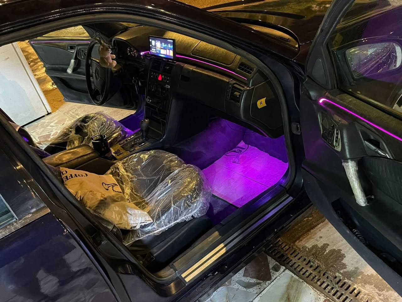 السلام عليكم للبيع مرسيدسw210 موديل 97 محرك V مكينه كير حداديه تبريد كامله مكمله غرفه جلد برده كهرباء لد 64 لون متغير مري كهرباء كشنات كهرباء صبغ عام بدون حادث رقم بغداد الماني  سنويه 29 مداور مباشر سعر 90 ومجاله بسيط مكانه بابل تفاصيل اكثر ***********
