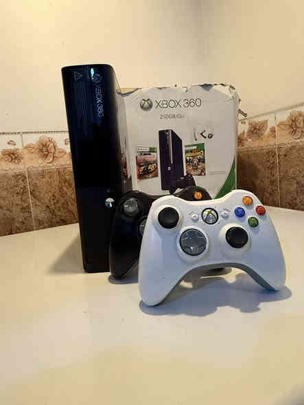السلام عليكم اكس بوكس 360 سوبر سلم نضيف مابي اي عيب وبل الشرط انطي ذاكرة250 كيكا مكان القرص شغال الجهاز كله شغال نضافه 90‎%‎ دبل جوستك بلادي وشرط انطي هم الجهاز واليدات ويحتوي على العاب قويه وكافة ملحقاته الاصلية.
السعر 115 الف مكاني كركوك ورقمي*********** وعندي توصيل وبل الخدمه اني.
