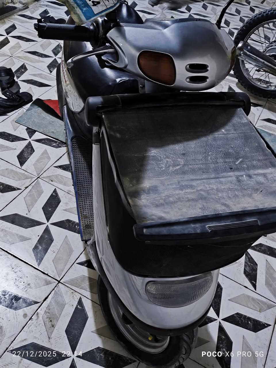 سلام عليكم مرخصت الادمن دراجه منغولي للبيع نضيفه دراجه سلف هندر جديده مامتعوبه دراجه كهربائيات شغاله كله نضيفه دراجه مكان كربلاء سعر 550وبيه مجال ***********
