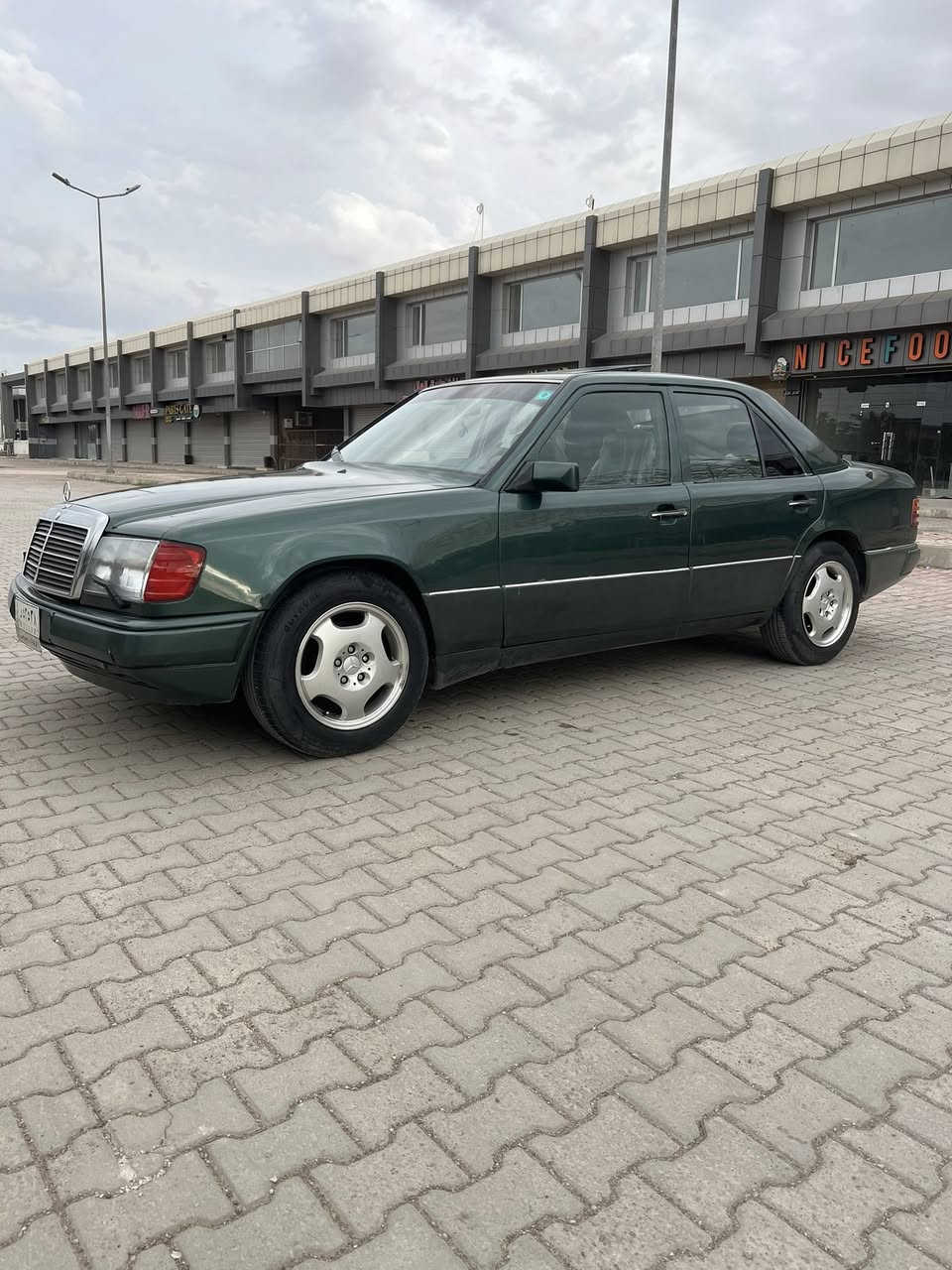 موديل 1990 🇩🇪
مشروع وطني سنويه ل 2029

گيرومحرك بطه 2.5 ديلكو شرط ✈️

مصبوخه عام جماليه بدون ضربه شرط الفحص 

تبريد وتدفئة شغال وفانه قوي 

دوشمه بلاديه مخمل شادله لايلون ع مود ليتوصخ

حداديه امامي وخلفي جديد

سلايد شغال 

 تخم تاير جديد مصارله شهر 

سياره جاهزه بدون نقص شرط الفحص 

مكان خانقين ديالى 

السعر ٧٣ وبي مجال 

***********
