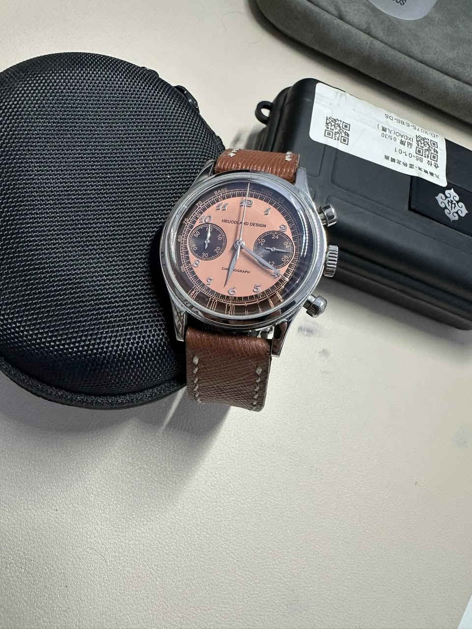 ساعة هورودلاند ماركة صينية معروفة جدا
محرك ياباني كرونوغراف VK 63 من شركة سيكو 

جام ياقوت درجة أولى 

السير جلد اصلي بقري 

الساعة من دون بوكس


**إذا كنت صاحب هذا الإعلان وتريد حذفه لأي سبب، رجاءا أرسل رسالة إلى الدعم الفني**