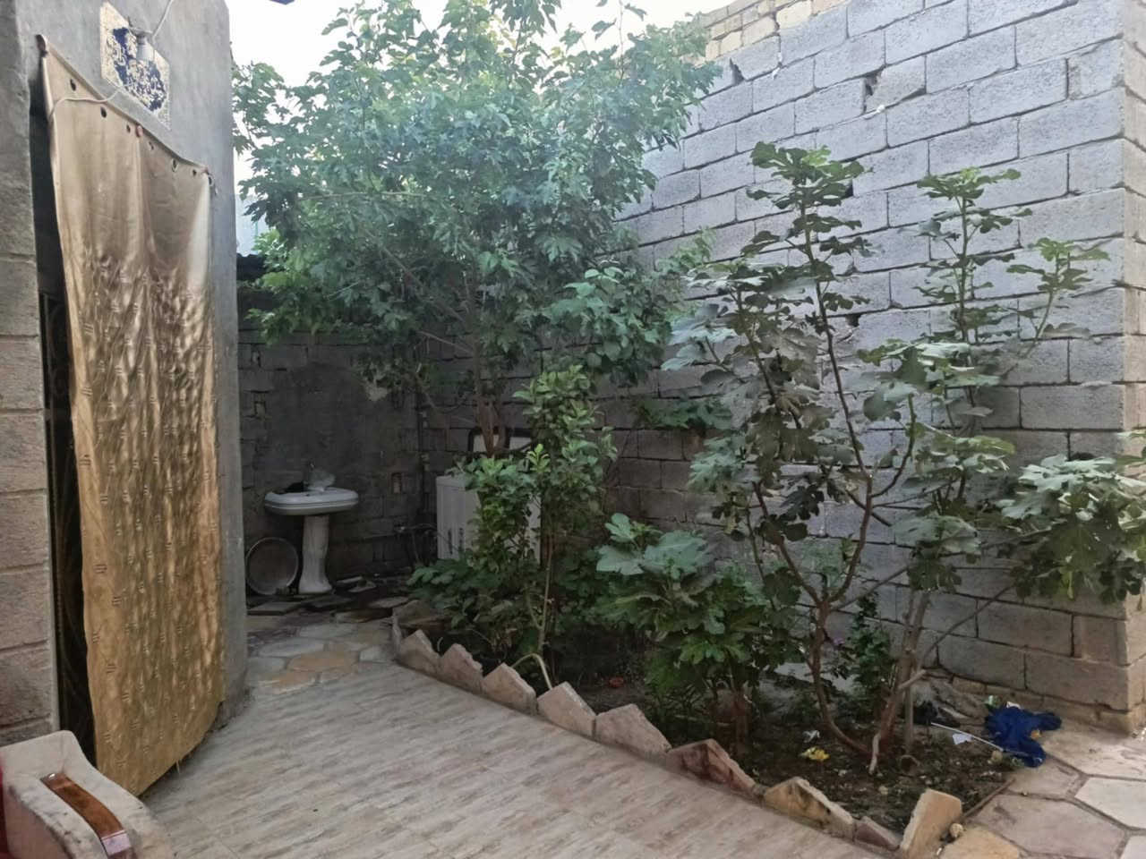 بيت للبيع خلفي عرض دربونه 2 متر زراعي بل لإسكان الصناعي قرب مدرسة الحريه طريق حولي يحتوي ع صاله + غرفتين + مطبخ + استقبال + كراج 4 × 6 +حديقه+ بكافت خدمات ماي مجاري كهرباء وقريب ع مدرسه شارع تبليط  مساحه كليه 170 بنيان 140 بناء بلوك كهربائي بناء حديث سعر 60 وبي مجال وتفاصيل أكثر متواجد واتساب 

 ***********
