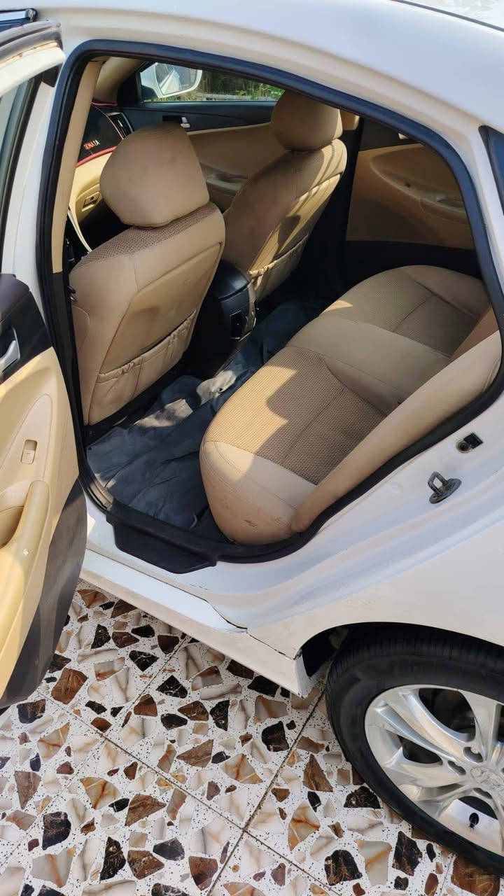 للبيع سوناتا 2013 خليجي مكينه ٢٤٠٠ المرغوب رقم بابل نكليزي مشروع وطني بأي مكان يعجبك تحول السياره جاهزه من كلشي كير وكينه جدد مبدلهن وحداده وتاير وباتري كله جديد بيها ضربه بالحوض كد شبر مو اكثر راجعه بارد فقط جاملغات الوره مصبوغه تجي وشوف بعينك السياره مال جناي جاهزه للاخير مكان السياره ميسان.. ***********.       102
