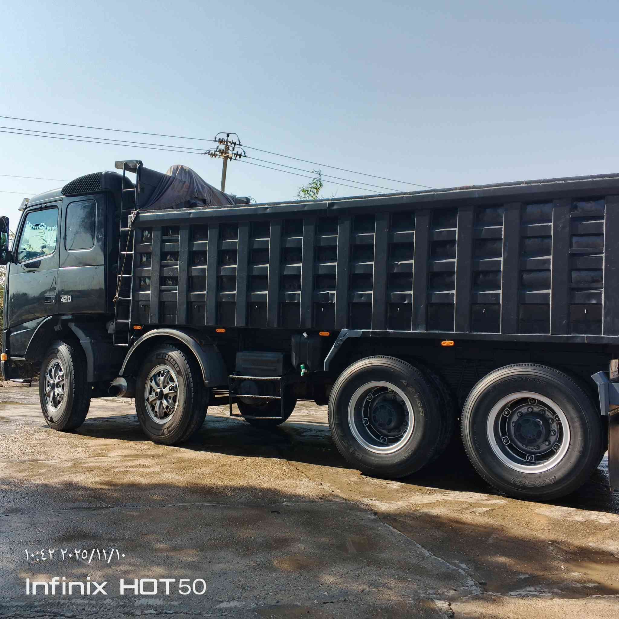 السلام عليكم..
للبيع او مراوس براس تريله سكس..
 فالفو اسرائيليه موديل 95  
 شاصي مكفول مكينه حجم 420  وكير 3×3 بدي جديد 
 تايرات 24 عكرب بلادي بلاديه كلاب 3لوحات سياره جاهزه للعمل ***********
