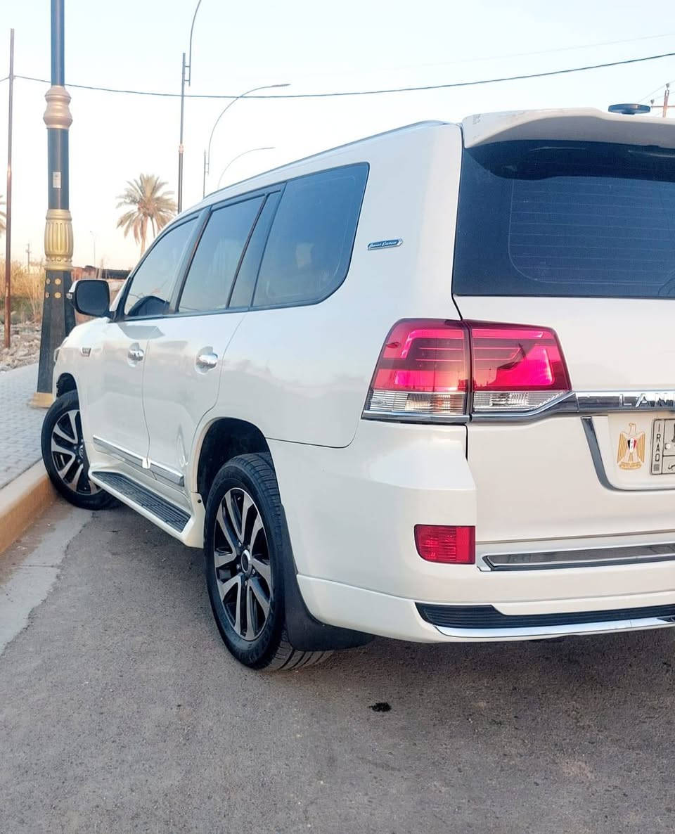 انضف لاندكروز محدث ع شرط
لاندكروز جكسارة 
2009 محدث 2021
داخل وخارج 
رقم بغداد بسمي ماشيه تقريبا ٢٥٠ الف 
تبريد ثلج 
حداديه نضيفه جدا 
محرك وكير نضيفات جدا 
بيهه منظومه غاز تريد تشيله تريد تعوفها 
السيارة جاهزة من كلشي
وملاحظه مهمه 👇👇👇
 السيارة  مصبوغه احزام وشبر بلقمارة بس ابيع صبغ عام علمود لا ادوخك ولا دوخني 
السيارة شرط ماتبين محدث عبالك بلادية 
بس مستعجل ع البيع
السعر ٢٨٠ ورقه وبيهه مجال حك الشوفه 
مكاني بغداد العامرية
  رقمي للاتصال 
*********** 
***********
