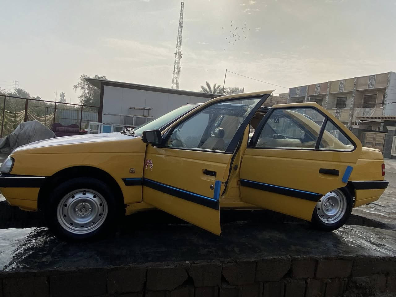 سلام عليكم 
بيجو لميس 2013 
مكينه يطغ يطغ 
كير + كلج كفاله 
غرفه جديده 
تخم تاير جديد 
شاشه 
لايت زنون 
سنويه 2027
بيهة جراد بل جاملغ 
عليهة غرامه 800 
اخذ صافي 22 ورقه
مكاني حسينيه مال راشديه 
***********
