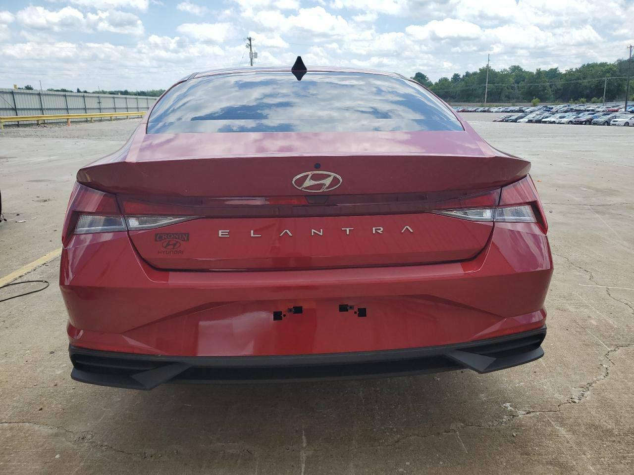 السلام عليكم النترا وارد امريكي سياره مكفولة بدون حادث صور موجوده من امريكا موديل 23 السعر 170 وبيها مجال قليل علما اني مكلف بالنشر الاتصال***********
