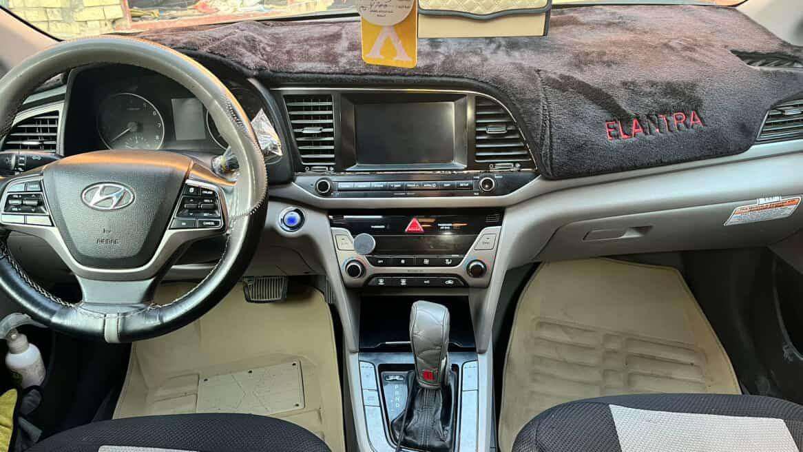 السلام عليكم النترا امريكي موديل 17 سياره جديده بمعنى الكلام حادث قبق الجنطه فقط بدون اي ارباك السعر 130 رقم بغداد *********** العاتف
