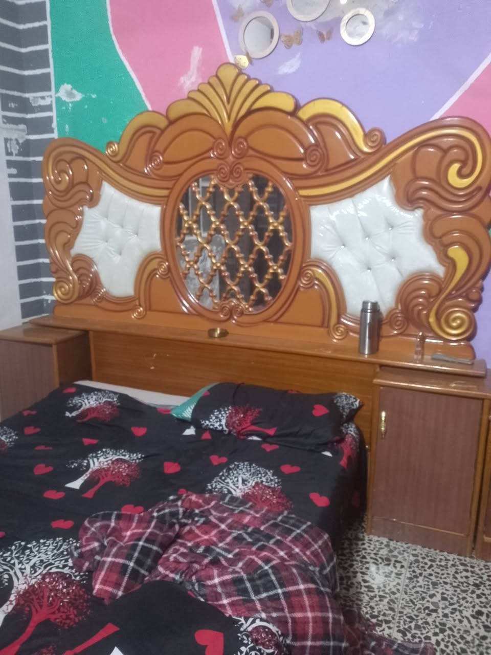سلام عليكم غرفه  البيع عنوان مدينه الصدر رقم مستعجل عله بعته ***********
