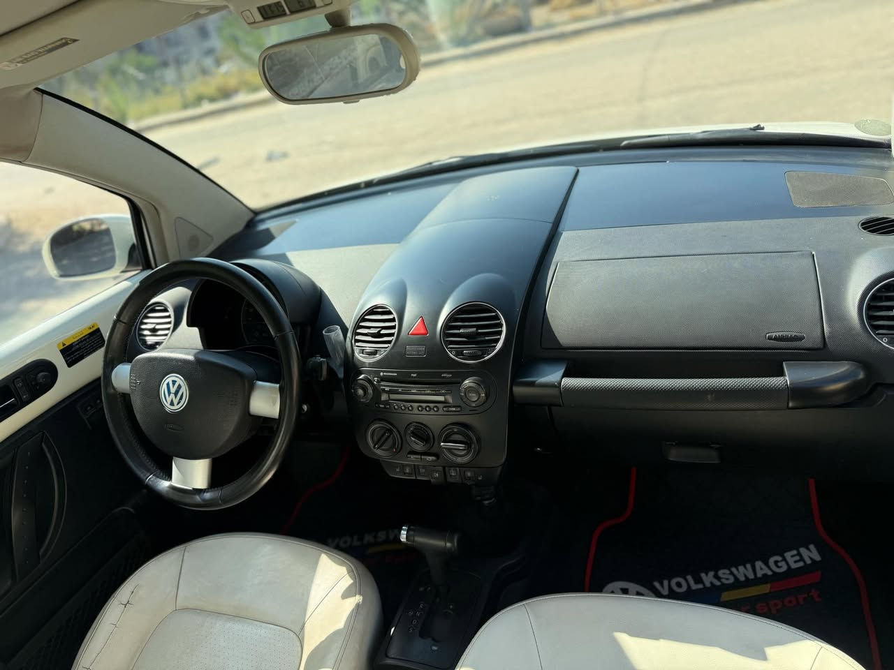 بيتل موديل 2008 رقم بغداد دولي باسمي حادث جاملغ وشويه بالبنيد محرك جديد ماشي 60 السياره ماناقصه اي شي سعرها 88 بيها مجال بسيط الشراي يتصل ***********
