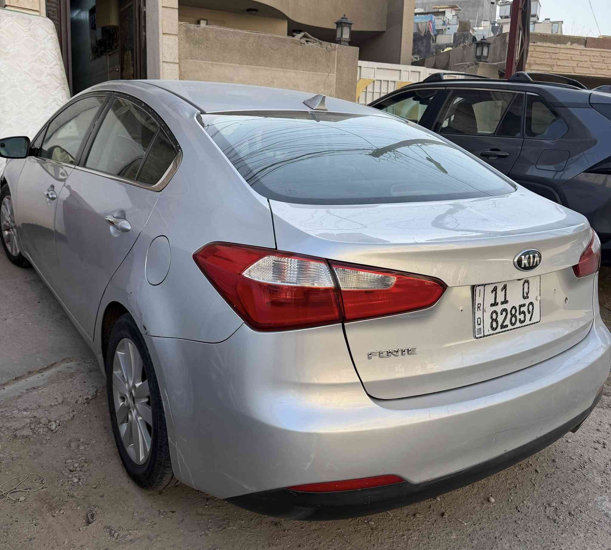 السلام عليكم
فورتي 2015 امريكي 
السعر 105 وبي مجال 
محرك 2000 
مواصفاتة تحكم ستيرن 
شاشة كامرة 
مري شفط 
انظمة قيادة ومود ستيرن 
كروس سرعة 
لايت عالي ناصي زينون 
وباقي مواصفات 
سونار مرفق 
ماشية 120 
بغداد رقم جديد 
هزة جديدة 
بيها صبغ بنيد وقبق جنطة سونار مرفق 
مكانها المنصور 
***********
