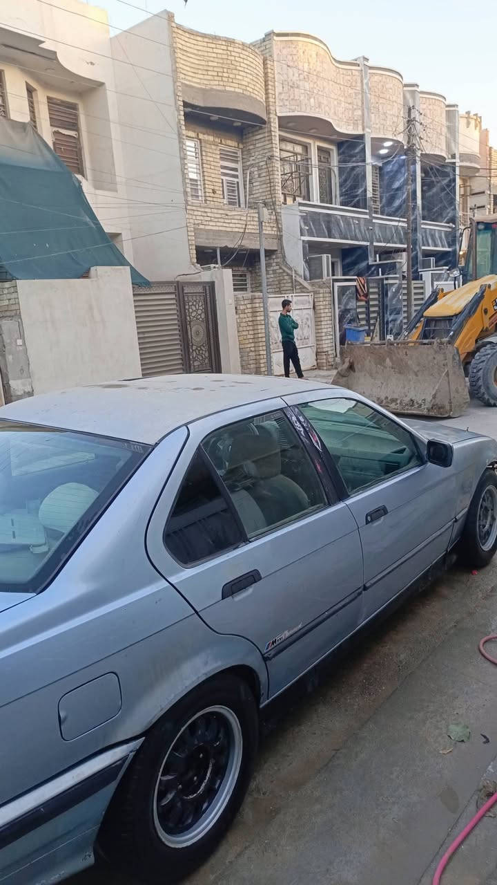 السلام عليكم .موديل91 گير عادي 20عدلة بسمي السيارة تحويل ثاني يوم .ردت اصبغهة بس ضروف ماكدر اكمل عليهة بعد .41وبيهة مجال. مكانهة بغداد السيدية ***********
