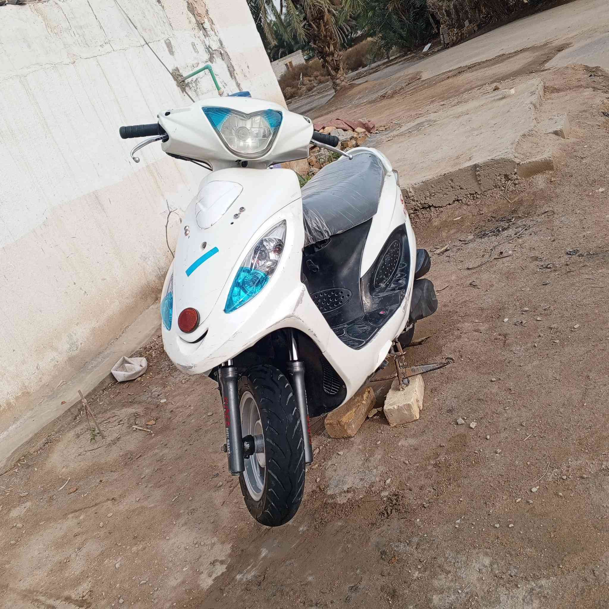 السلام عليكم كامكو للبيع ماناقصه شي شغاله نص نكره كهربئيات كيجات كلشي شغال المكان قلعة السكر اتصل على الرقم الموجود *********** السعر ب 450
