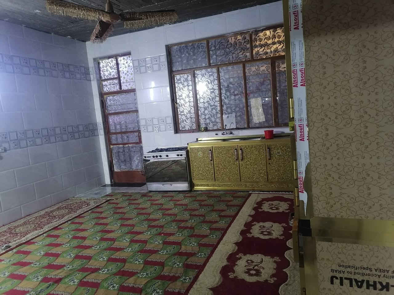 بيت للبيع في جسر ديالئ شارع المخازن بضهر سيد مجيد مساحته 250 تفاصيل أكثر تصل ***********
