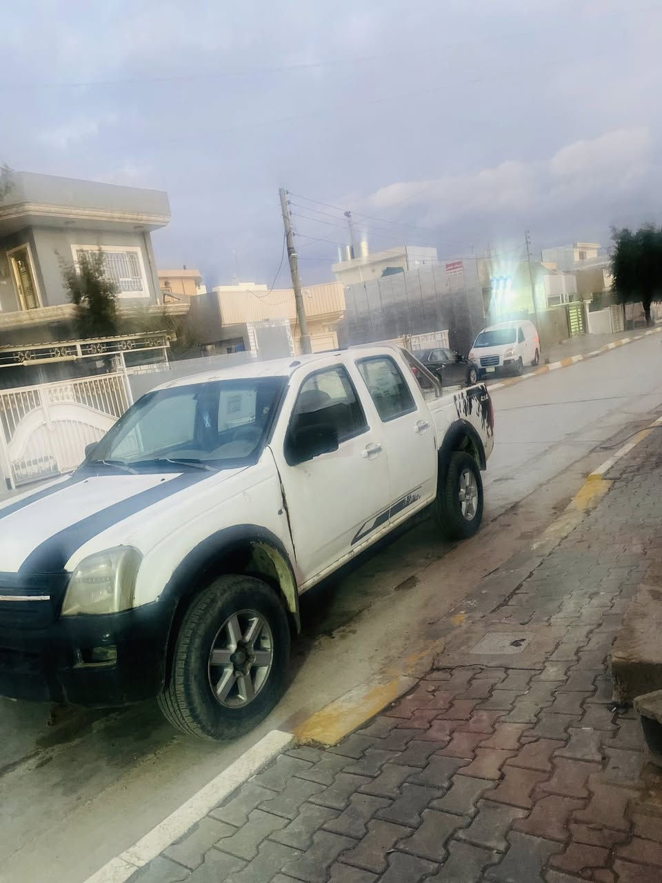 سلام عليكم بيكم مآل مزاد مديل 2005 سيارة جاهزة آي نقص مآبيه مكينه او كير بطه سعره 37بيه مجال مكان ديالى خانقين رقم هاتف ***********
