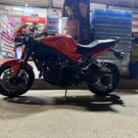 هاي الدراجه انضربت من الوجه لايت واحد تفلش والجوزه مستعجل عليها الشراي...