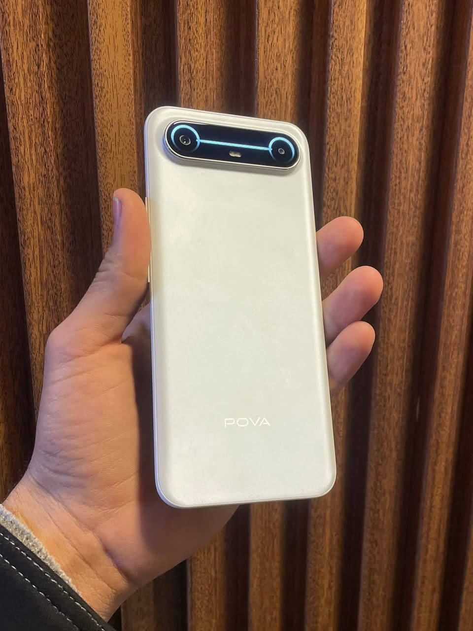 سلام عليكم عندي جهاز تكنو بوفا سلم ذاكرته 256رام 16شاشته منحنيه تردد 144هيرتز أخو جديد صاله تقريبا 14يوم من اشتريته جديد مراوس ويه بلي فور مهكر عنوان بغداد الي عنده مراوس يجي خاص او يتصل واتساب ***********
