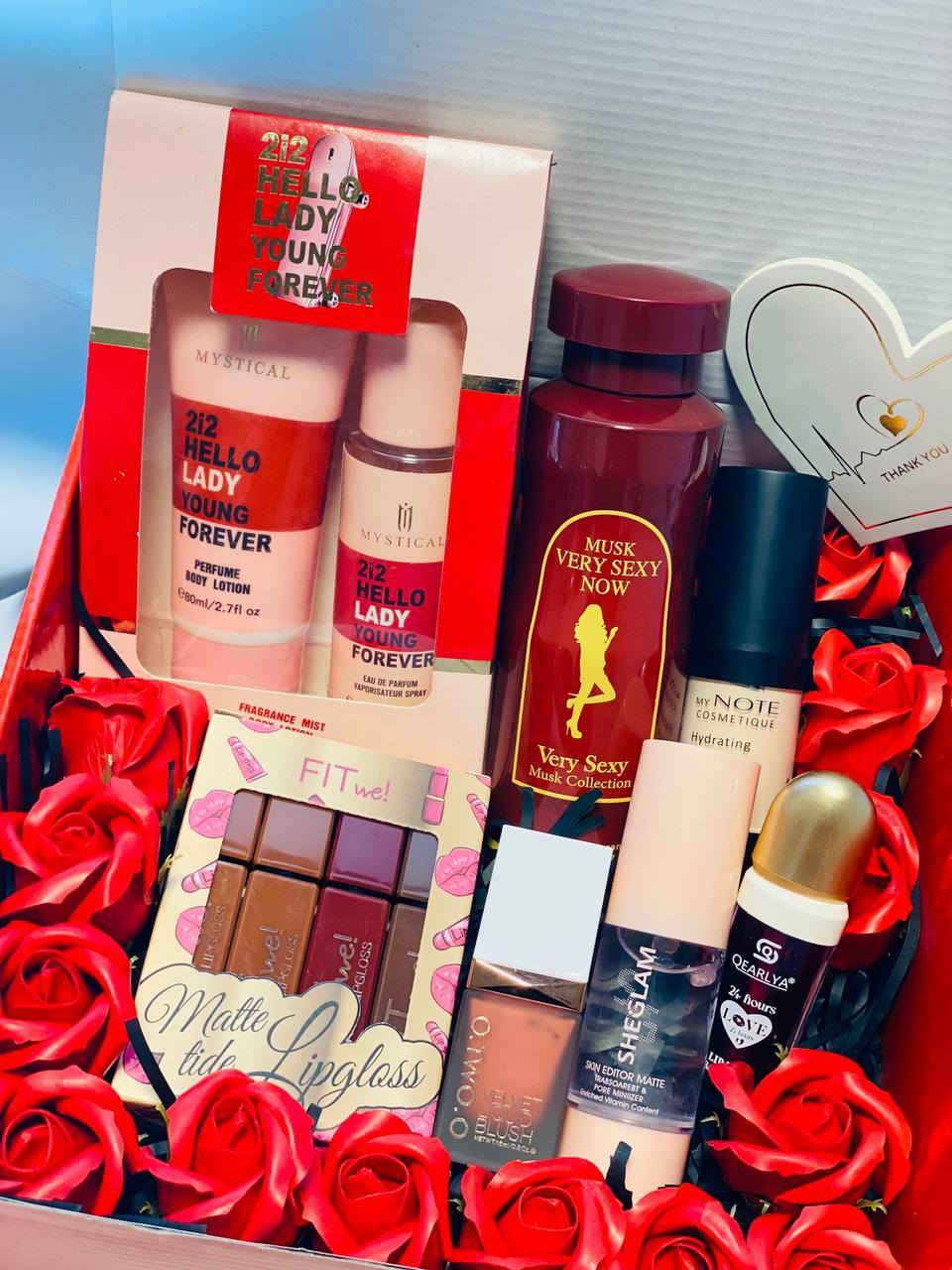 لأنها تستاهل تنحب كل يوم مو بس بعيد الحب 💖✨
بوكس أنوثة ودلال يجمع كلشي يخليها تلمع ✨🌸

عطر 212 Hello Lady يفوح نعومة وجاذبية 💕
مسك Very Sexy Now إحساس أنثوي دافئ 🔥🌷
مجموعة ميكب كاملة حتى تكون إطلالتها تخطف الأنفاس 💄👑
قلوسات مات بألوان تجنن 💋
فاونديشن + بلاشر حتى بشرتها تصير مثل الحرير 🤍✨
ومحاط بورود حمر حتى الحب يكون واضح بدون كلام 🌹❤️

هدية مرتبة، فخمة، وجاهزة حتى تخلّيها تبتسم من قلبها 💘
إذا تحبها صدك… هذا البوكس يحچي مكانك 😍

سعر البوكس


**إذا كنت صاحب هذا الإعلان وتريد حذفه لأي سبب، رجاءا أرسل رسالة إلى الدعم الفني**