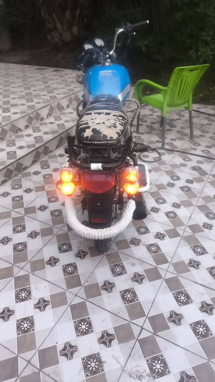 السلام عليكم دايون نفخ مكينه 200 اوراق أصولي. مديل 2022. أوراقه تقره لون برتقالي مبدل لون ازرق للجماليه   ***********
