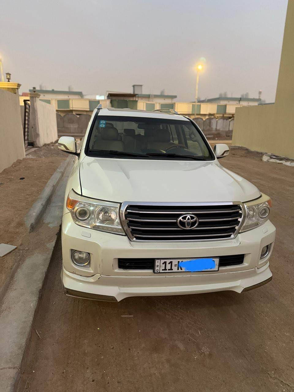 لاندگروز جكسارة للبيع موديل 2015 لون ابيض 
حجم المحرك4000
(V6)فتحة تحكم ستيرن دفع رباعي وقفل اكسل . شاشة كبيرة كشنات تحكم 
كهرباء تشغيل عن بعد أبواب بصمة 
السيارة نظيفة كلش حدادية حلوه تايرات تخم جديد گير مكينة ضمان 
السيارة بيها بارد زغير بالمدگر الأمامي وبعده مامسويه يعني تشوفه بعينك 
والباقي كفالة عامة السيارة رقم بغداد بس مكان السيارة بصرة وتحويل ثاني يوم غيرمتواجد على الفيس 
رقم المبايل ***********
السعر 390 ورقه البصرة, العراق
