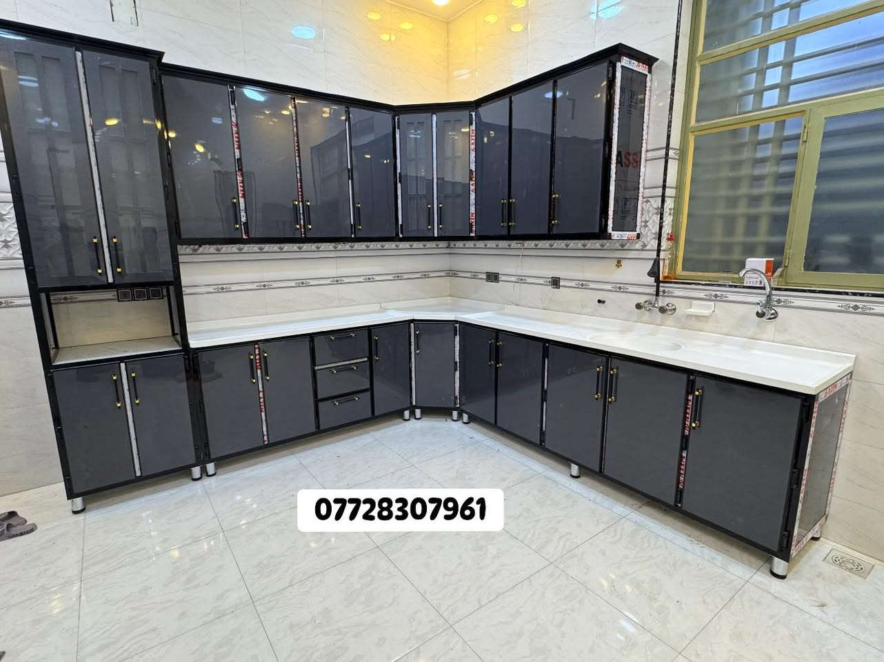 في معمل حمزة للألمنيوم 🏗️، ندمج بين المتانة والتصميم العصري لنقدم لكم أرقى الخدمات:
• المطابخ: تصاميم تركية حديثة 🇹🇷، تجمع بين الأناقة ومقاومة الرطوبة والحرارة 🍳🔥.
• المحجرات: أمان بلمسة ملكية وأشكال هندسية مميزة للدرج والبالكونات 🏰🪜.
• الأبواب: عزل تام للصوت والأتربة مع ألوان وتصاميم تدوم طويلاً 🚪🔒.
📍 العنوان: حي الشهداء - السايدين 🏢
📞 للحجز والاستفسار: *********** 📲
