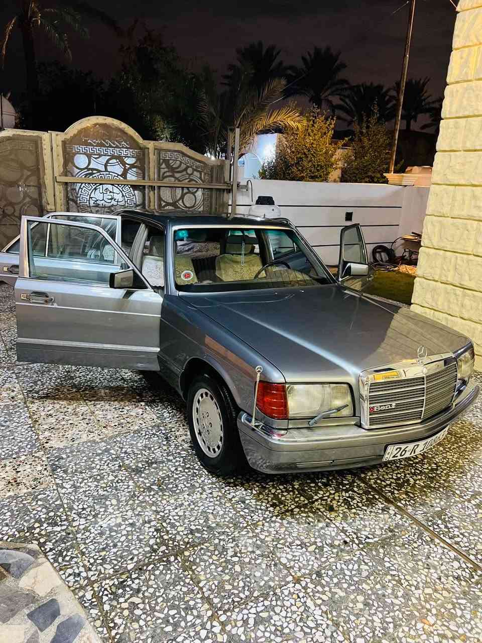 سلام عليكم مارسدس موديل 1991  /SE 300
فول موصفات اربع جام كهرباء / سلايت فتحه طكتين 
كشنات جلد / تحكم كهرباء ￼
بلاديه سياره / مصبوغه جماليه فقط 
كير ومكينه بلاديه 
تخم تاير 
عالي ناصي كهربائيات كله بشرط 
اريل شغال ويه سويج 
دبل فيتبم 
شلعه ومعدل خير من الله 
مكان سياره بغداد 
سعر 97 وبي مجال 
رقم هاتف ***********
