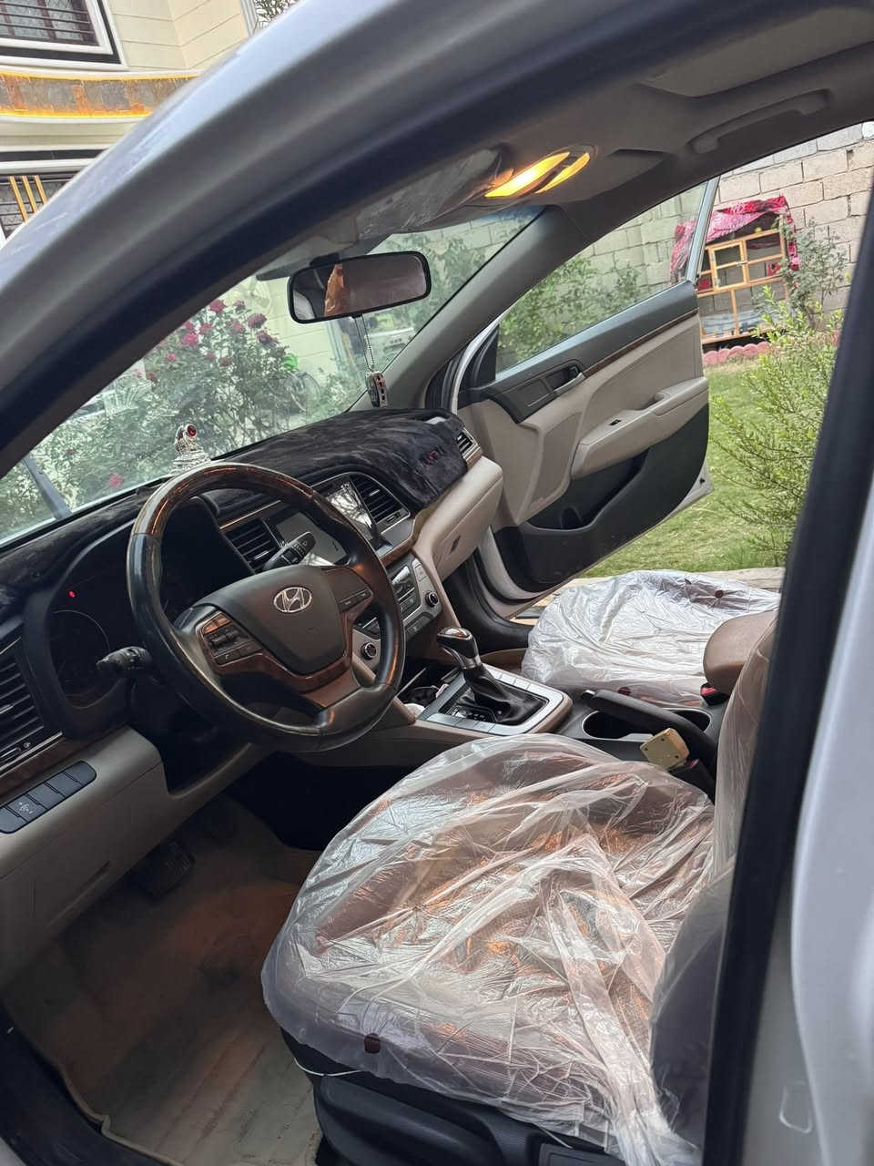 السلام عليكم
النتره 2018
مفوله كفاله عامه
السياره على وضع الشركه ماشيه 65الف حقيقي
فول عدى البصمه 
محرك 2000
السعر 160$
المكان كربلاء طوريج 
السياره جديده 
*********** @إشارة
