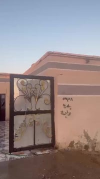 كوت حي الحكيم شارع عطوف • ١٥٠م • غرفة وصالة