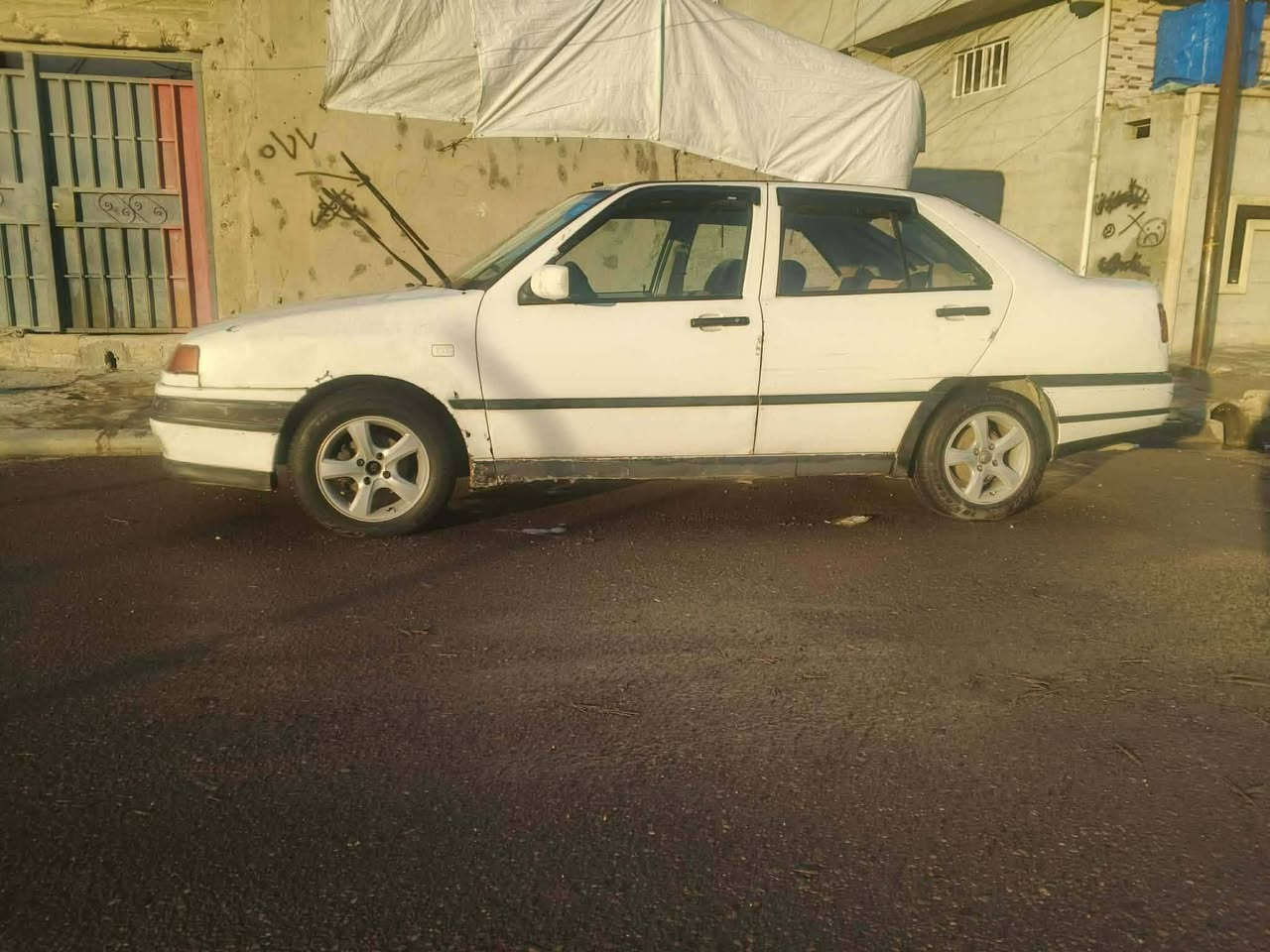 السلام عليكم للبيع سيات نضيفه محرك وكير شرط خيسانات مابيها قطره غرفتها شويه يعوزها ترتيب ورقم نكليزي كابون
بيها 
السعر 25بيها مجال ***********
***********
