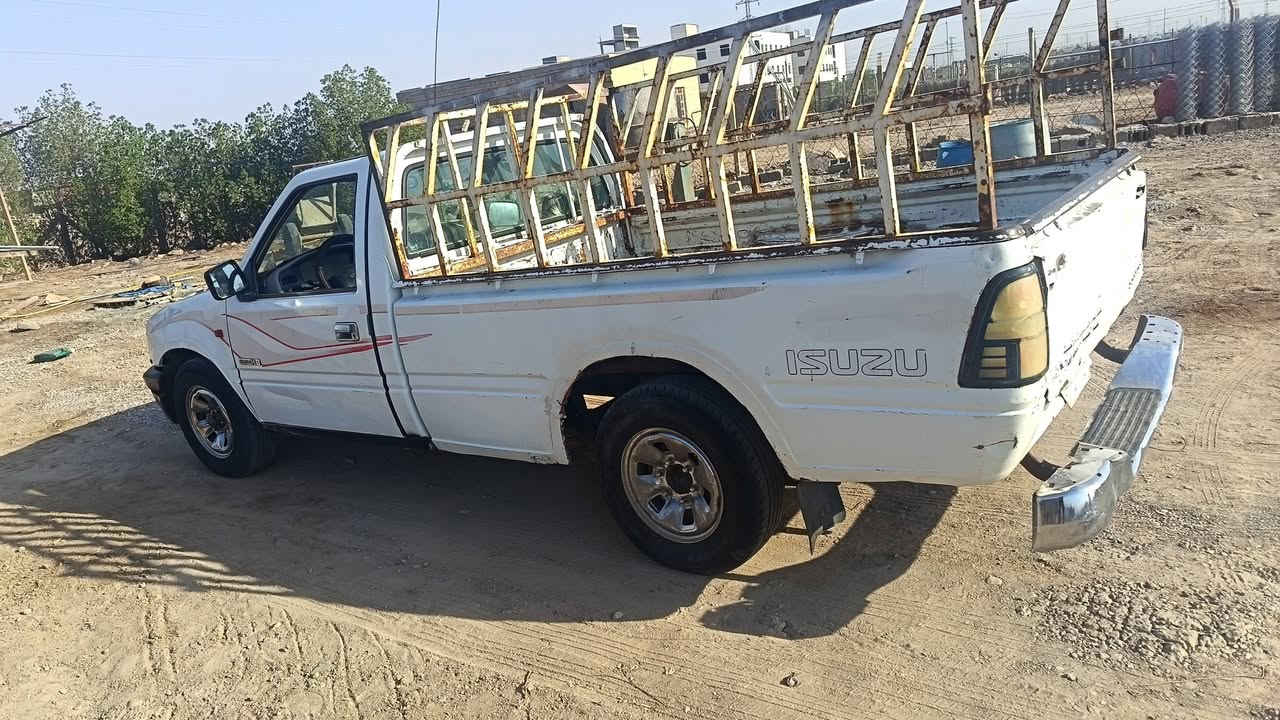 السلام عليكم سياره ازوزه البيع 5جنكال كير ومحرك واكسن جسي وتايرات جيس جاهزه من كلشي مكاني ناصريه الرفاعي *********** ///***********
