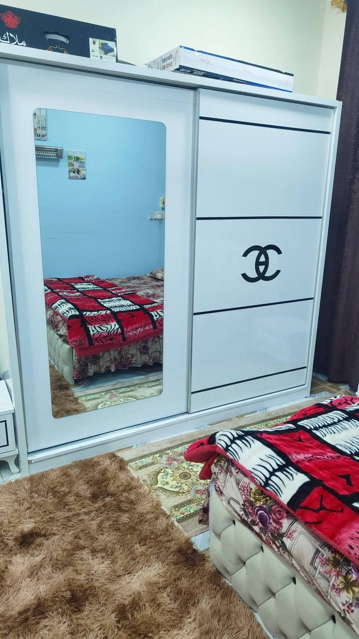 سلام عليكم غرفه 5 قطع حلوه مرتبه سعرها 350 وبيها مجال هيه ودوشك للاستفسار ***********///***********
