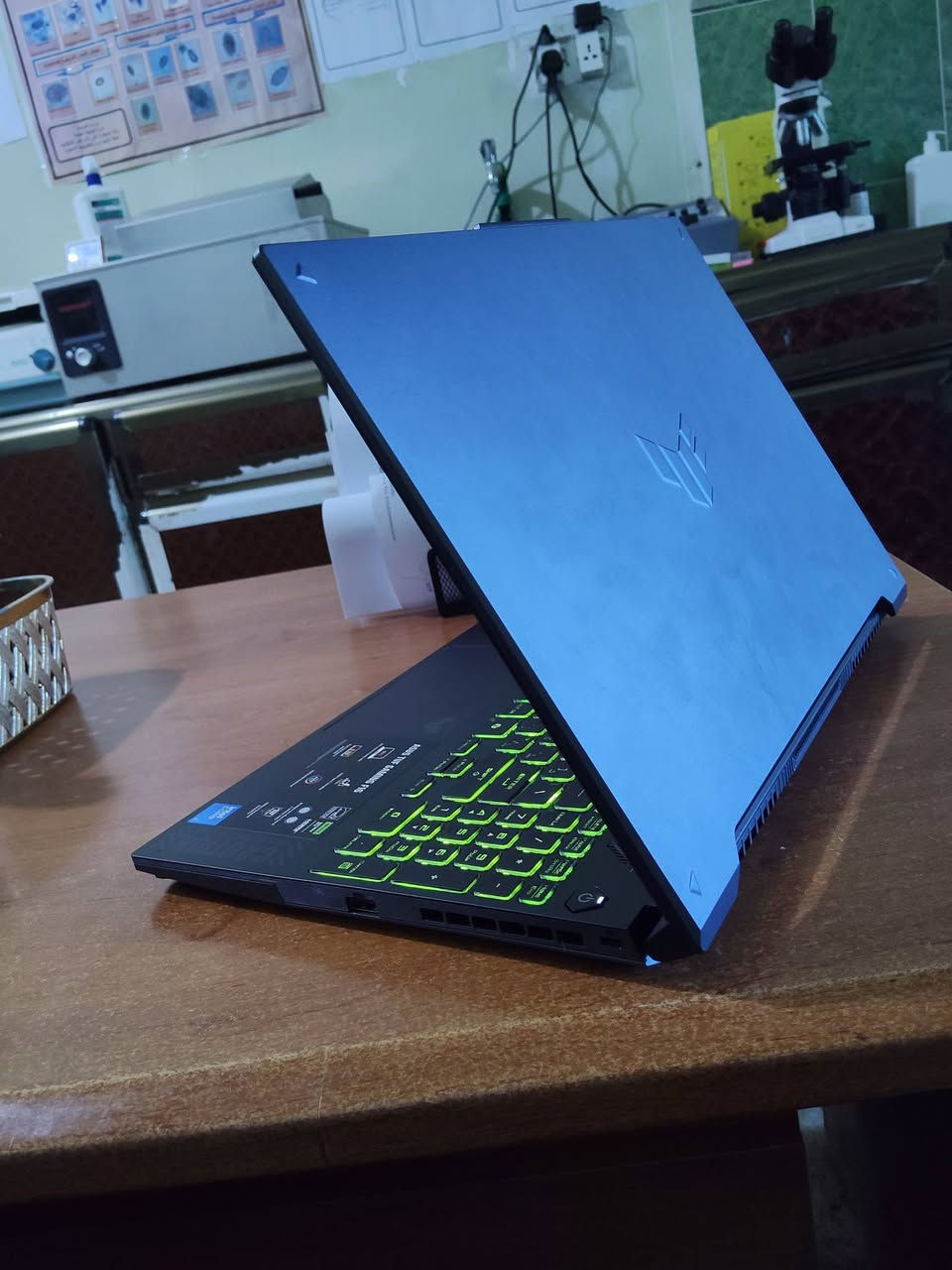 ASUS TUF GAMING F16
السلام عليكم 
لابتوب للبيع فئة Gaming ولكل شي تكدر تستخدمه العاب ومونتاج وبرامج هندسية.
معالج: Intel cor5 210H
كرت الشاشة: RTX 3050 6GB
رام: 16 GB DDR4 
تخزين: 512 NVMe 4th-gen 
شاشة حجم 16  1920×1200 
اظاءة كيبورد RGB
دعم تقنية mux switch
منافذ كاملة تايب سي ويو اس بي2، رامات من جبتهه 8 وطورتهه لل16 ومكفولة مية بالمية من كلشي، مستخدمة فقط 5 اشهر والضمان يخلص شهر 11 2026، الكارتون موجود والشاحنة الاصلية. 
السعر 1100000 وبيها مجال بسيط للشراي مكاني بغداد/المدائن/ ما متواجد على الفيس ***********
