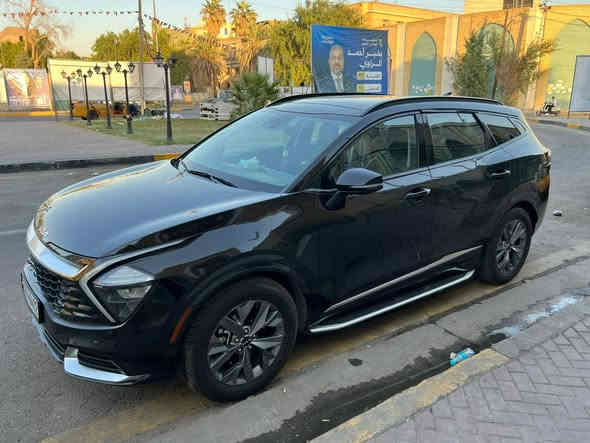 كيا سبورتج SX بريستيج 2023 
اللون اسود حادث باب السائق والباب الخلفه فقط يعني بجم كبس 
ايرباك البرده جهة السائق فقط باقي الايرباكات ستيرن ، دشبول كله سليم ع البلادي 
رقم بغداد بأسمي 
المواصفات :
بصمه ، تشغيل ، أبوآب ، صندوق ، بآنورامآ ، طكتين ، تشغيل عن بعد جنطه كهرباء بصمه ، دوسآت بلاديه من أمريكا
كشنآت خزن ميموري ، دوآخل كاربون فايبر سستم صوت سماعات ف
هآرمن كآردن ،
فول كشنات VIP جلد كهرباء USB تدفئه كشنات ,
شآشه دجتل سينمائي متصل دشبول كامل ، أنآره داخليه متغيره الألوآن ، دوسات ملون بجم العريض Sx , هاند بريك بصمه ، مانع انزلاق
دكمه أوتو هولد ، اوتو ستوب ، درآيڤ مود ، دكمه حساسات ، دكمه الكامرآت
قطعتين تبريد منفصل ،
تبريد بيآنو لمس وفول تحكم بيانو شاشه دكمه مانع أنحدآر ، شحن لآسلكي للفون رآدار أمامي ، رآدار جانبي ، رآدار خلفي ، تحديد مسآر ، سياقه ذآتيه ، خطوط الشارع توقف ذآتي أمامي ، توقف خلفي ذآتي ، ويل كب كروم 4 ، 9 عدسآت زنون عالي ناصي حسآسات خلفيه ، كامره أماميه ، كامره خلفيه ، بك لايتآت لدات ، اشارات مري ، نظام ترحيب يدات محرك 2500 المرغوب ,
فول تحكم ستيرن دعآيه ، أنآره دآخليه لمس ثلجيه ، فول نيكلات ،
مكان السياره بغداد - الاعظمية 
السعر 22500 وبيه مجال  سياره نضيفه مال بيت ماشيه 20 الف مايل يعني ٤٠ الف كيلو يعني جديده ***********
