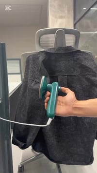 تعبت من الملابس المكسرة بالسفر أو الدوام؟ 🤦‍♂️ وشايل هم المكواة الكبير...