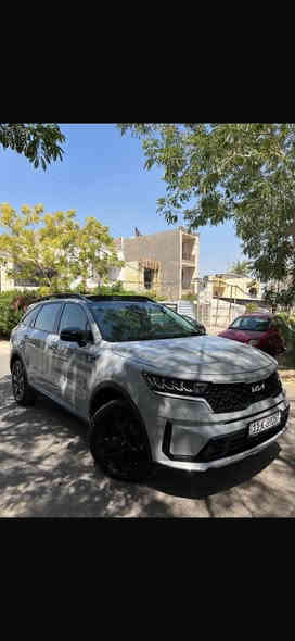 ًًً
السلام عليكم 
كيا سورنتو موديل 2023 
السياره x line 
مكينه ٤ سلندر 
(بانوراما_بصمه ابواب_بصمه تشغيل _ تشغيل عن بعد_ويل اسود_ ٧ راكب _بجم لدات_شاشه حجم كبير _ تدفئه كشنات _كاربلي وايلرلس_ داخل جلد اسود)
 بيع فقط بدون مراوس 
حادث السياره(فقط بارد بل بنيد بدون شواصي بدون لغود بدون تبديل)
موقع السياره بغداد العامريه
للأستفسار/***********
