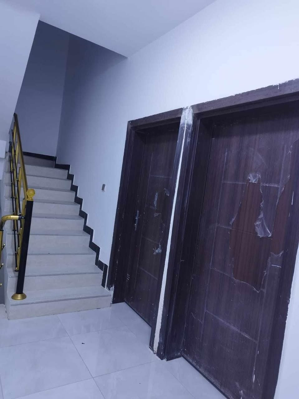 دار للبيع مجمع لؤلؤة ساوه مقابيل مستشفى الالماني 

   🔹 ملاحضه. ( يداور بدون كفيل )
المساحه (200) متر استلام جديد سنة (2025) 

البيت على شارع (20) 
السعر الكلي (168) 
مطلوب (108) ينزل من السعر الكلي 
بيد صاحب البيت (60) 

للاستفسار الاتصال عالرقم (***********)
