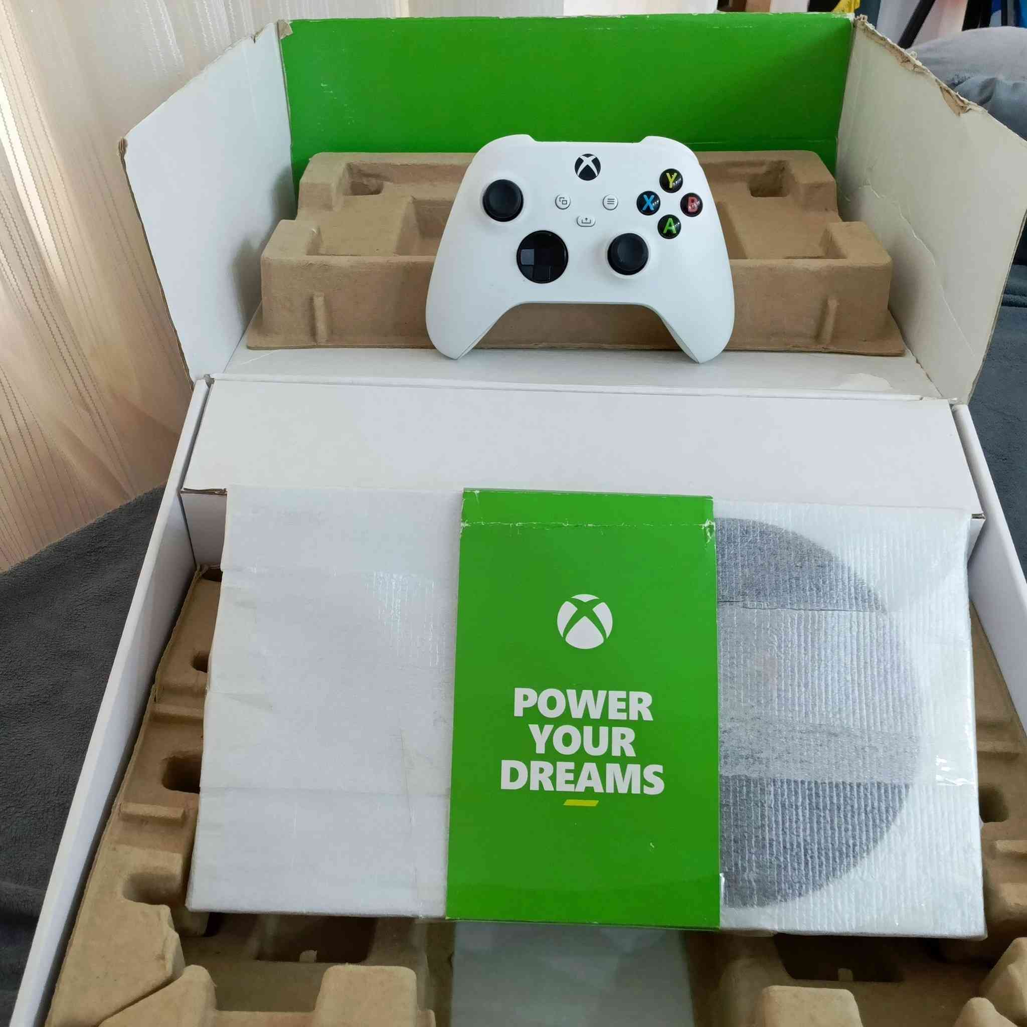 XBOX SERIES S WHITE .....WITH AN EXTRA JOYSTICK
إكس بوكس سيريس إس ابيض .......مع جويستك اضافيه يعني 2جويستك 
ذاكره 512
يدعم 120فريم 
الجهاز نضيف ما مفتوح استعمال قليل 
الجهاز اصدار 2023
معا كامل ملحقاته 
سعر 400مابي مجال 
للتواصل عبر الإنستا أو ادخلي خاص 
انستا👈b4xb.7


**إذا كنت صاحب هذا الإعلان وتريد حذفه لأي سبب، رجاءا أرسل رسالة إلى الدعم الفني**
