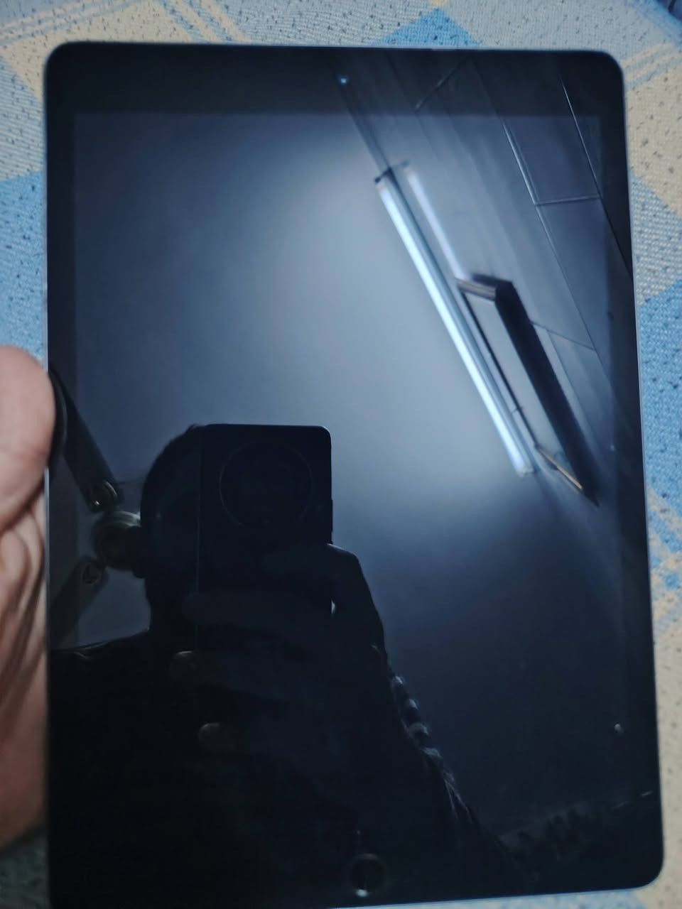 السلام عليكم
للبيع فقط ايباد 9 ذاكرة 256 
مبدل بطارية بس  ومشحون 11 مرة فقط
نظافة 95%
كارتونة الاصلية وياه 
السعر 275 الف وبيه مجال بسيط 
مكاني بغداد حي الجهاد 
***********
