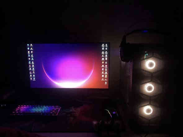 سلام عليكم pc gaming للبيع مواصفات
R5 5500-1
gtx 1660 super-2
hdd1t-3
Ssd120-4
P650-5
ram16-3600-6
وياها
1-شاشة alhua 100hz حجم 27
2-ماوس redragon بلوتوث وواير
3-كيبورد redragon fizz ابيض رصاصي وياه 5 سوچات احمر Ubs1500-4
8-ماوس باد
6-ميز
7-كيبل Lan
8-ويدة ps4
(ابيع كامل مابيع قطعة قطعة وهاي الالعاب الاعبها بالحاسبة بدون مشاكل)
السعر 700 
رقمي ***********
