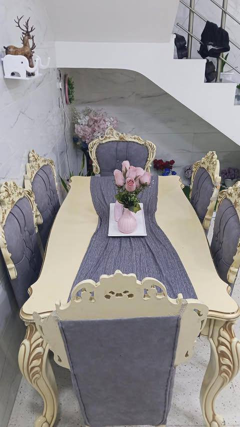ميز طعام خشب زان
الطول 156×88
مع 6 كراسي مثل ماموضح بالصور 
السعر175


**إذا كنت صاحب هذا الإعلان وتريد حذفه لأي سبب، رجاءا أرسل رسالة إلى الدعم الفني**