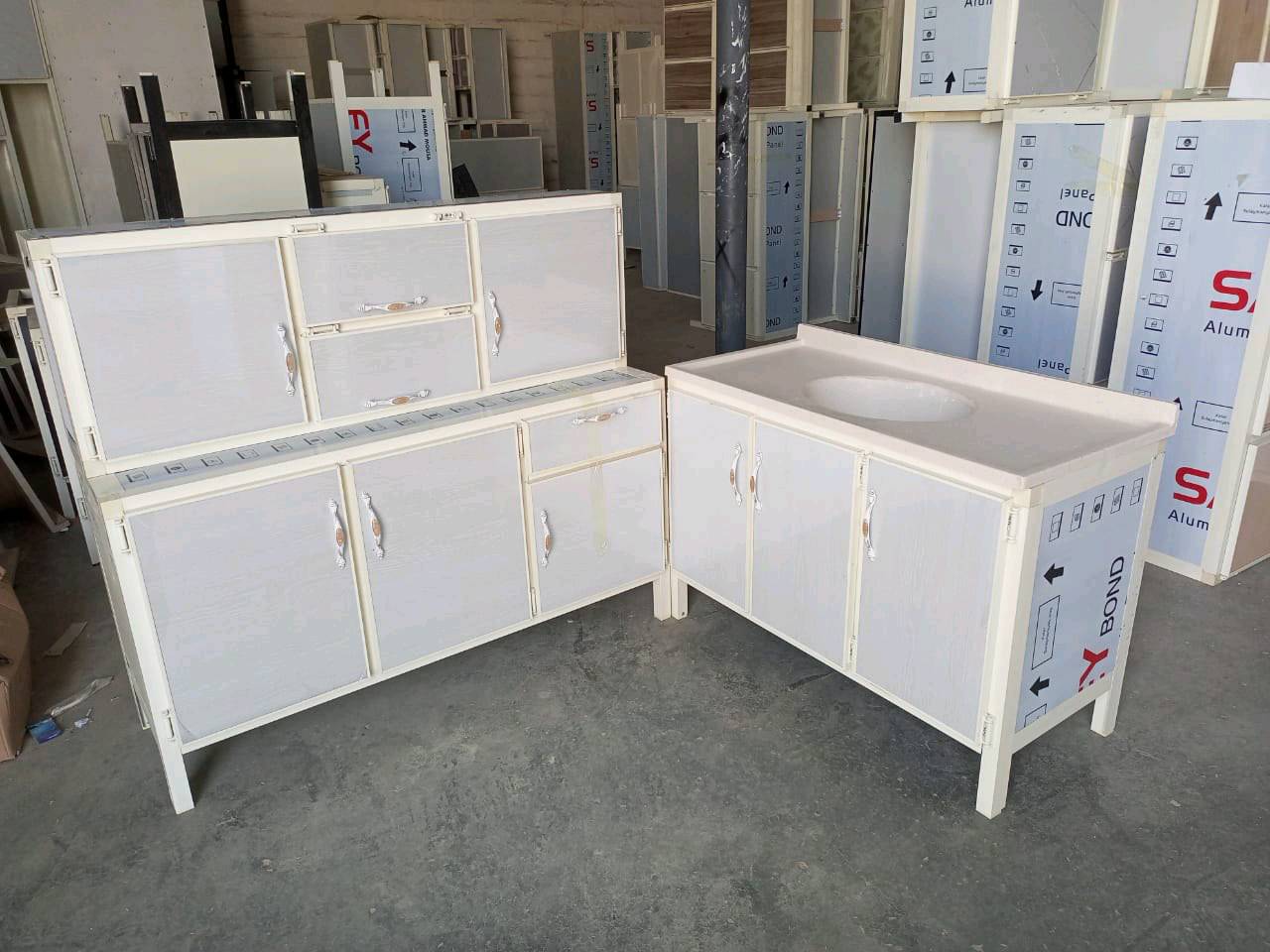 كاونتر مترونص  ارضي.وملحق مترونص  

وسنك متر و 20 سم . 

السعر  225
توصيل لجميع المحافظات العراق 

الاحجز والاستفسار راسلو الصفحه