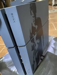 بلايستيشن 4 جديد نضافه فول جوستيك عدد 2 وياه قرص يتضمن 4 ألعاب بل كارت...